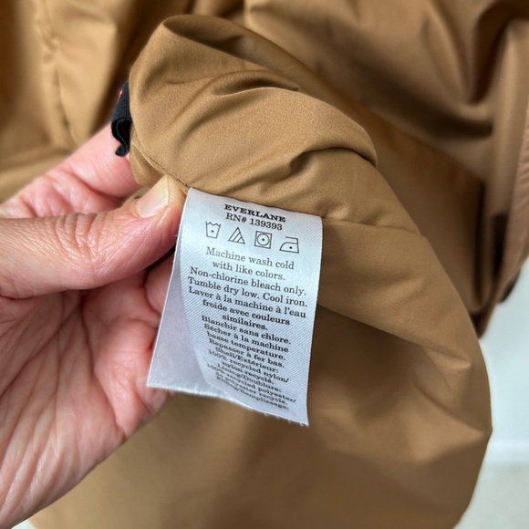 Everlane The Mac Coat Light Insulated Puffer Maxi in the color "Ash Brown - Picture 4 of 11